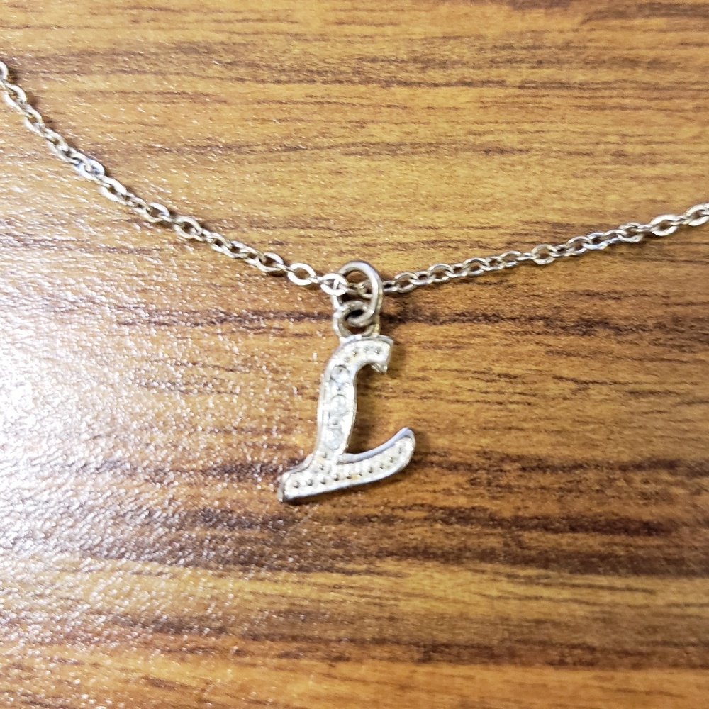 💲💲Silver "L"  Necklace💲💲